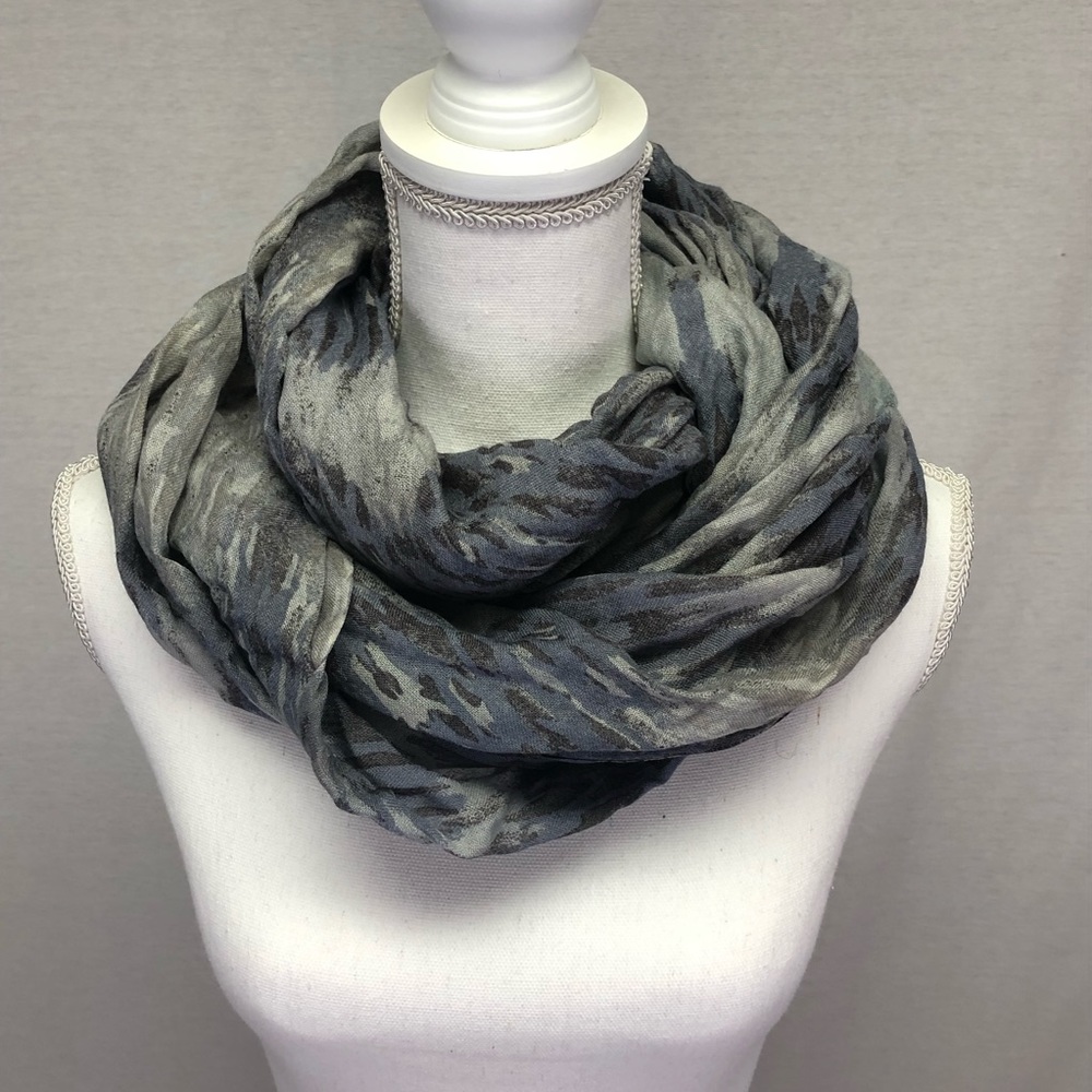 Celeste 100% Soft Wool Gray Scarf